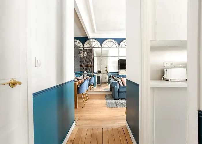V3 Vibrant Luxurious Steps From Trocadero