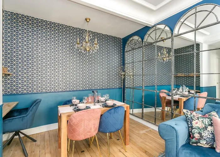 Apartment V3 Vibrant Luxurious Steps From Trocadero Paris