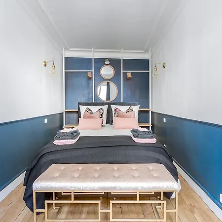 V3 Vibrant Luxurious Steps From Trocadero Apartment Paris