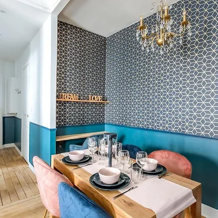 Apartment V3 Vibrant Luxurious Steps From Trocadero Paris