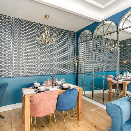 Apartment V3 Vibrant Luxurious Steps From Trocadero Paris