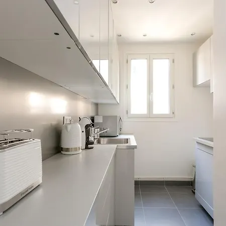 V3 Vibrant Luxurious Steps From Trocadero *