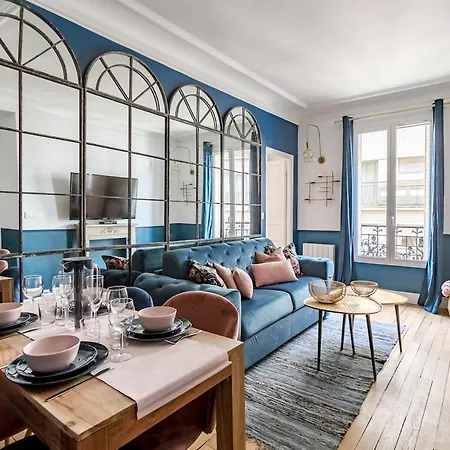 V3 Vibrant Luxurious Steps From Trocadero Apartment